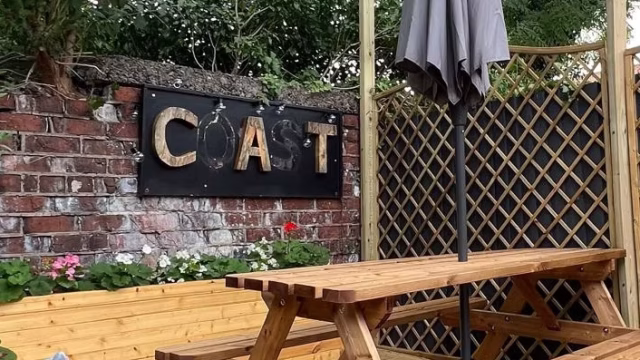 Village Cat Woolton - Dog-Friendly Bar